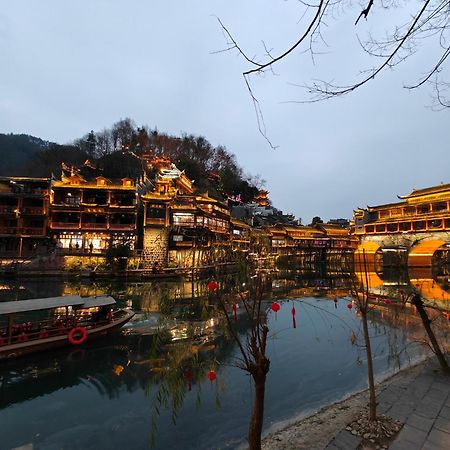 Lqj Riverside Guest House 펑황 외부 사진