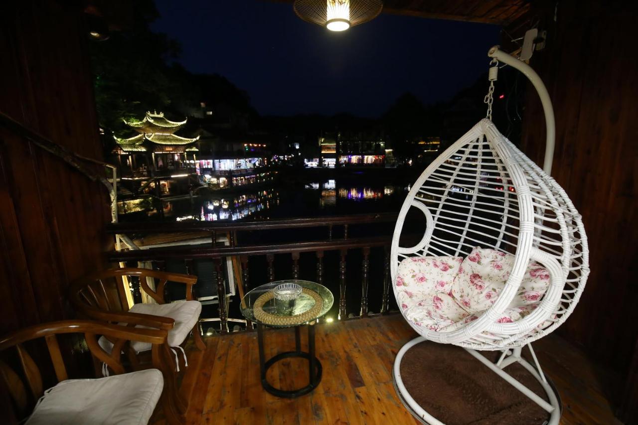 Lqj Riverside Guest House 펑황 외부 사진