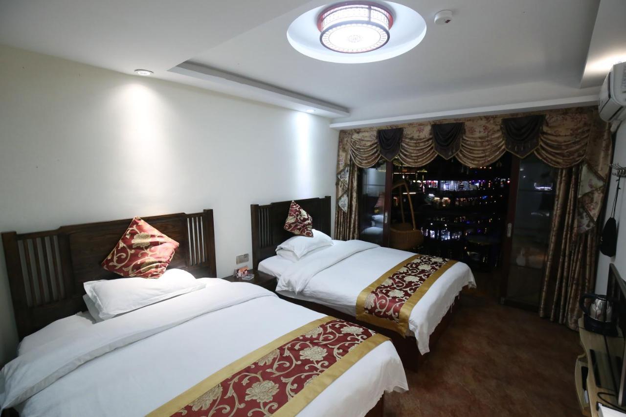 Lqj Riverside Guest House 펑황 외부 사진