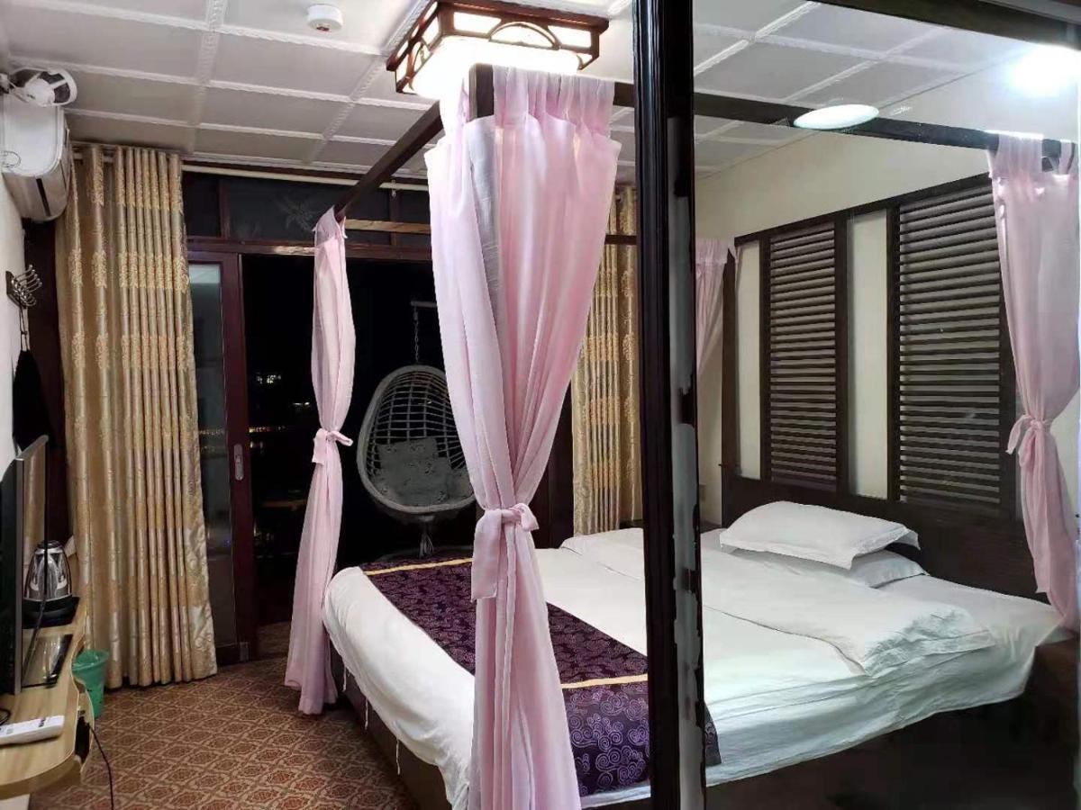 Lqj Riverside Guest House 펑황 외부 사진