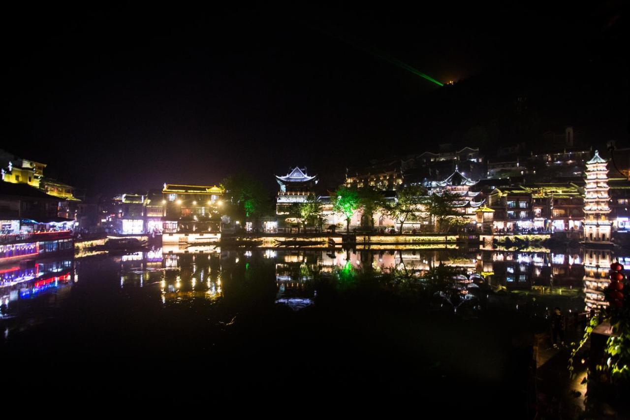 Lqj Riverside Guest House 펑황 외부 사진