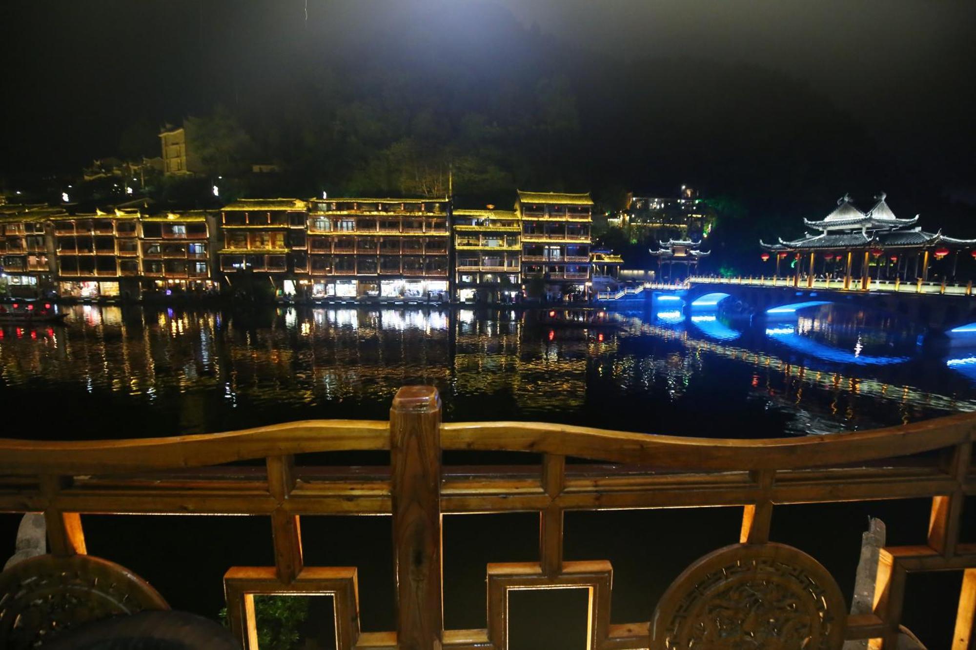 Lqj Riverside Guest House 펑황 외부 사진