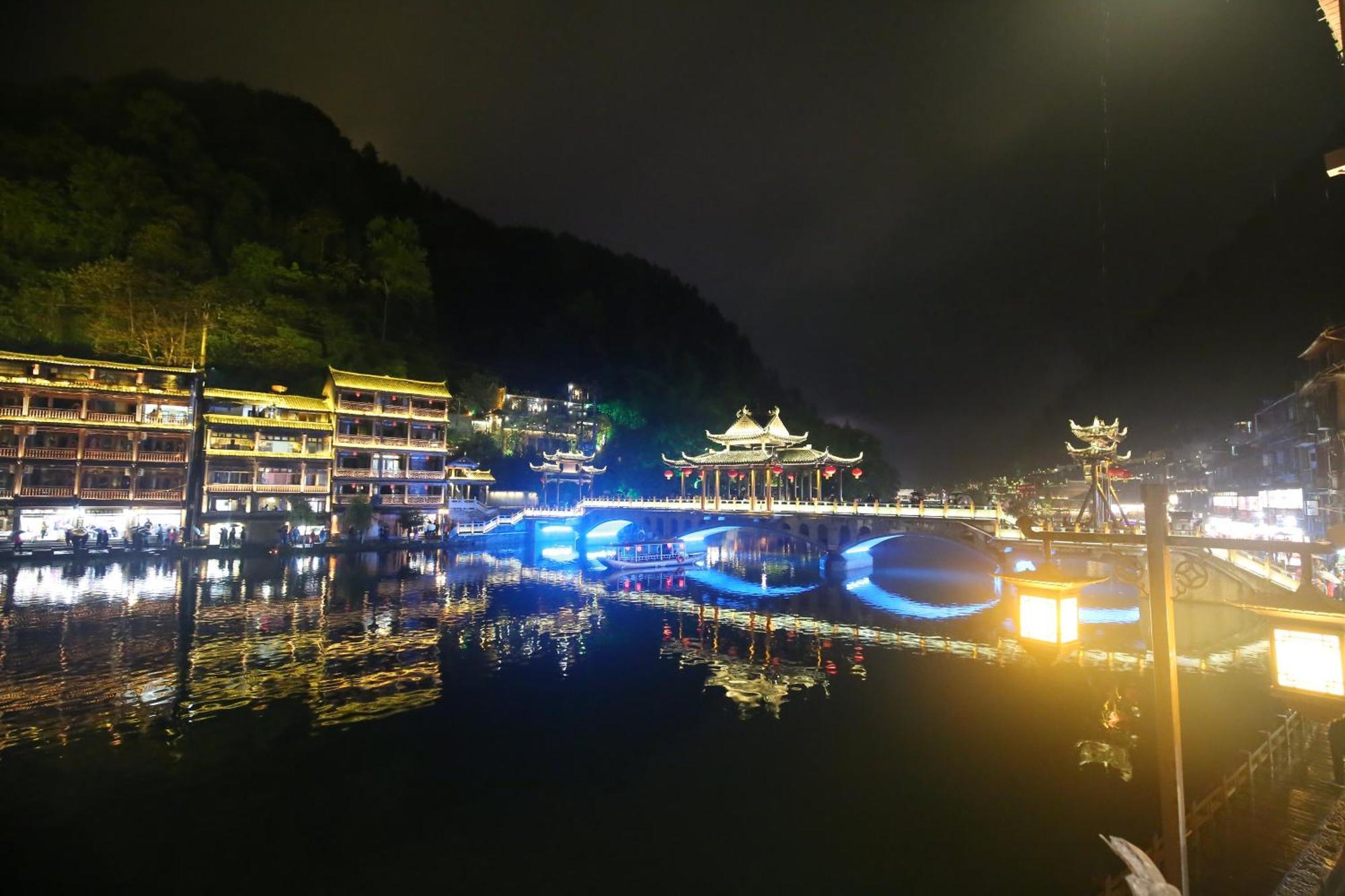Lqj Riverside Guest House 펑황 외부 사진