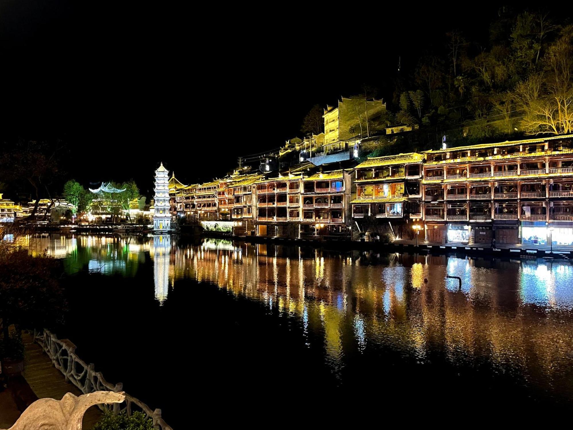Lqj Riverside Guest House 펑황 외부 사진