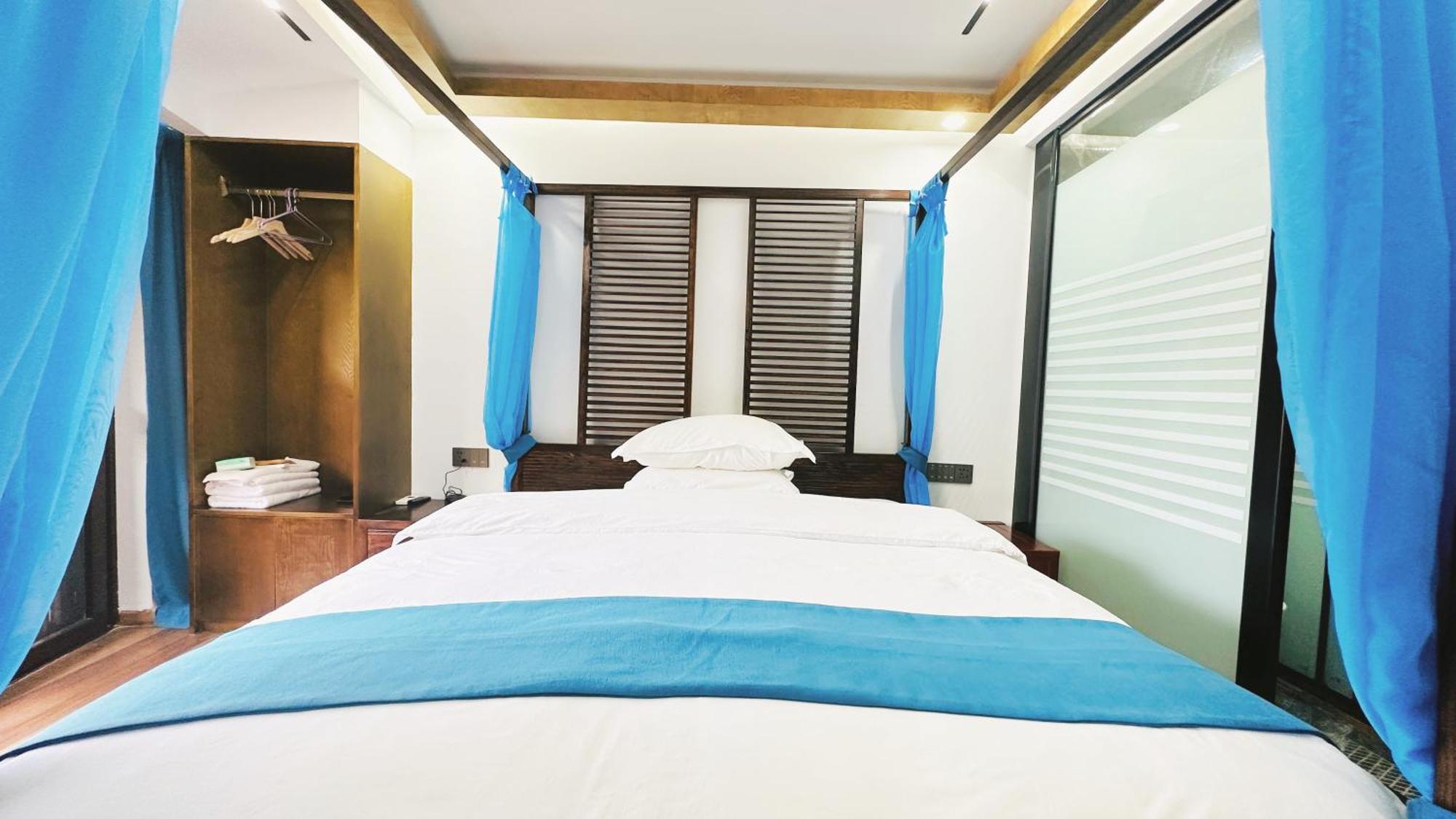 Lqj Riverside Guest House 펑황 외부 사진