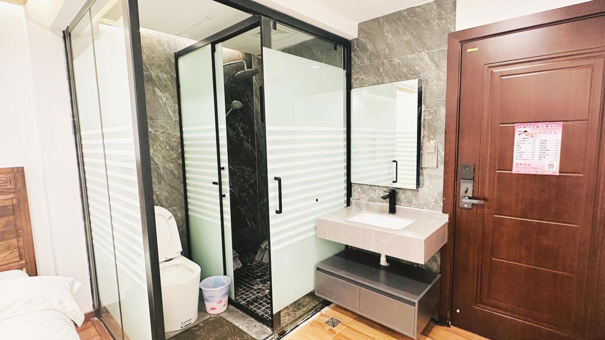 Lqj Riverside Guest House 펑황 외부 사진
