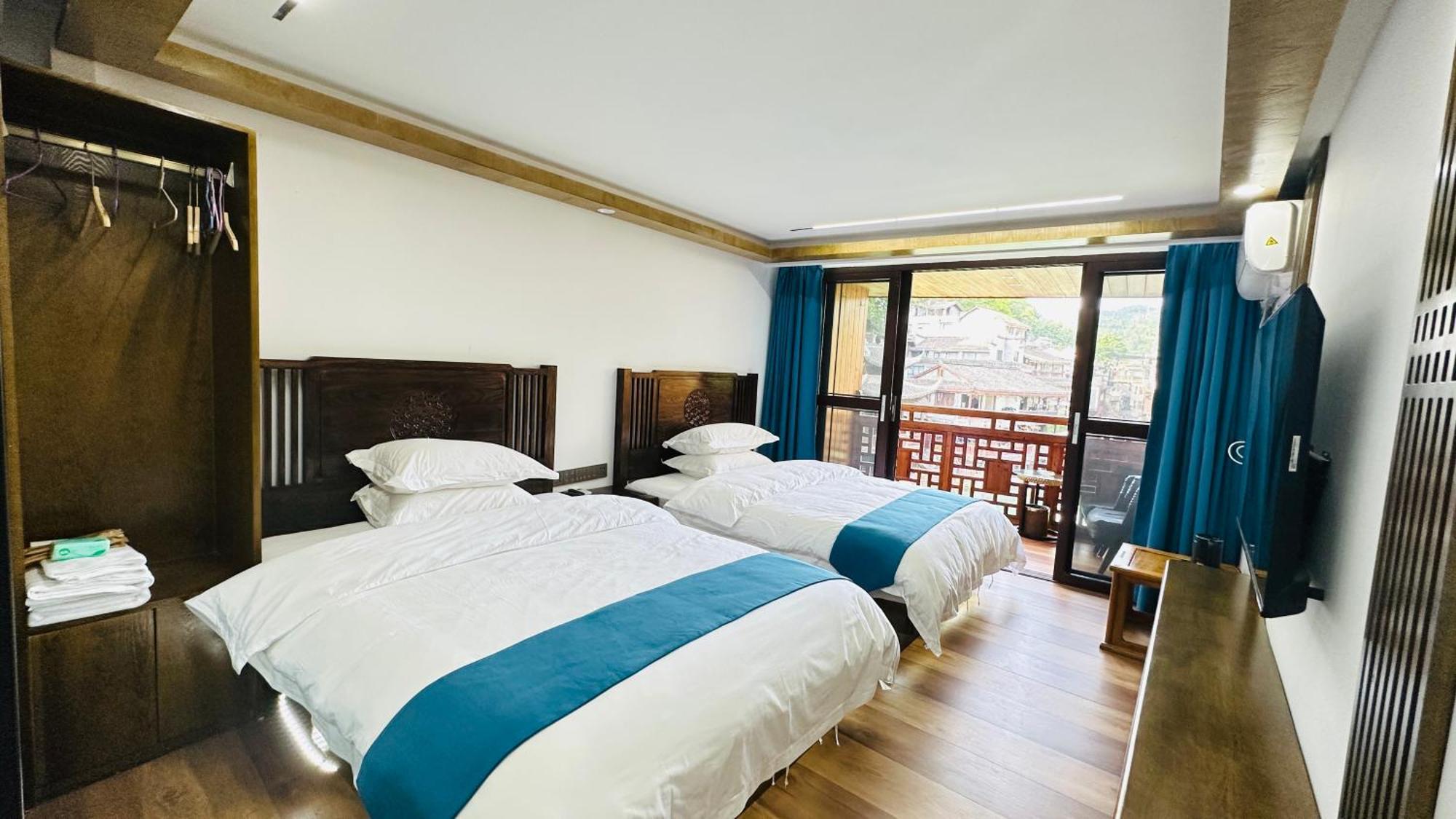 Lqj Riverside Guest House 펑황 외부 사진