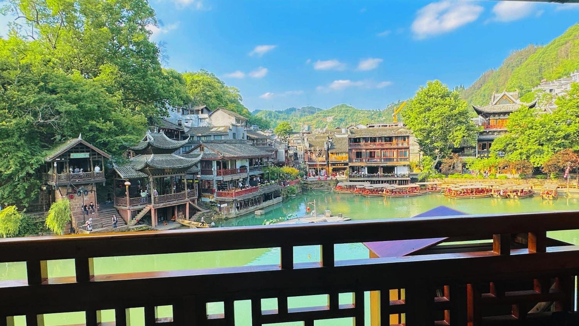 Lqj Riverside Guest House 펑황 외부 사진