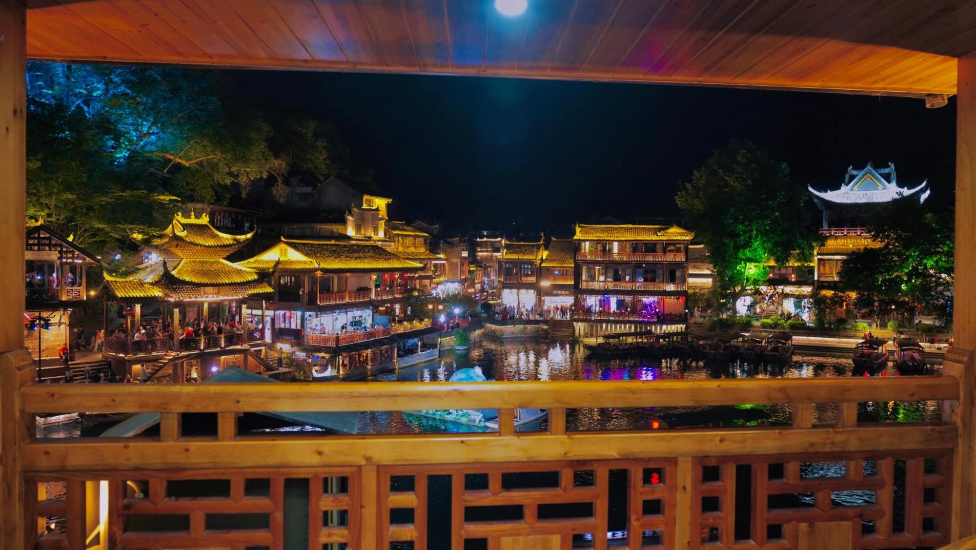 Lqj Riverside Guest House 펑황 외부 사진