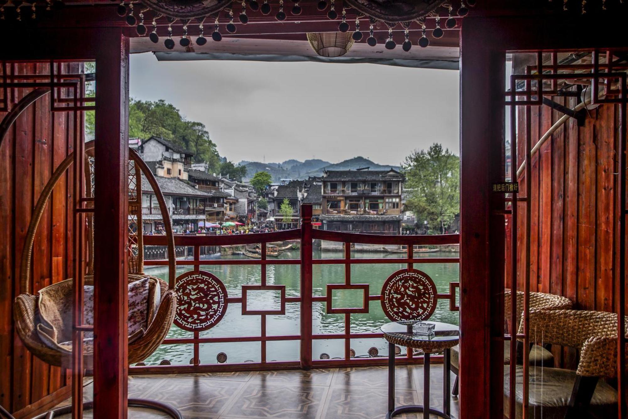 Lqj Riverside Guest House 펑황 외부 사진