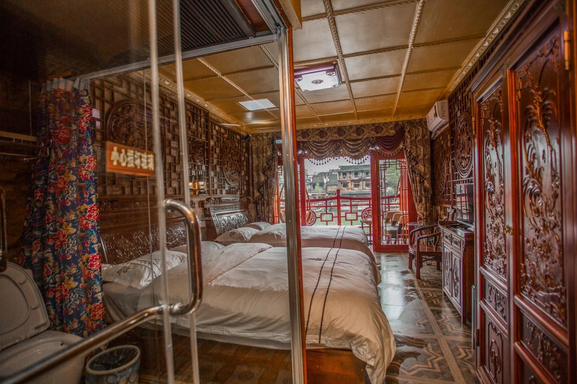 Lqj Riverside Guest House 펑황 외부 사진