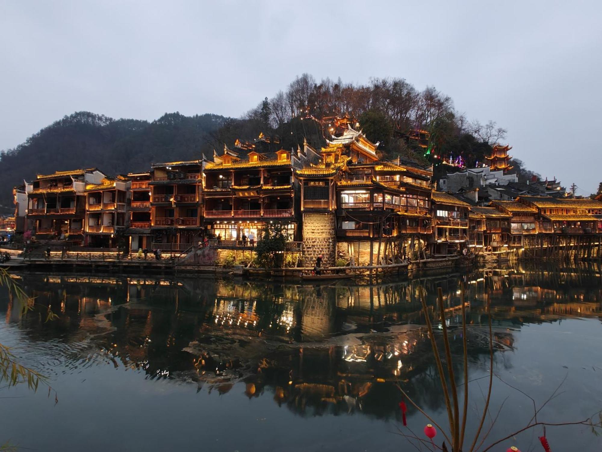 Lqj Riverside Guest House 펑황 외부 사진
