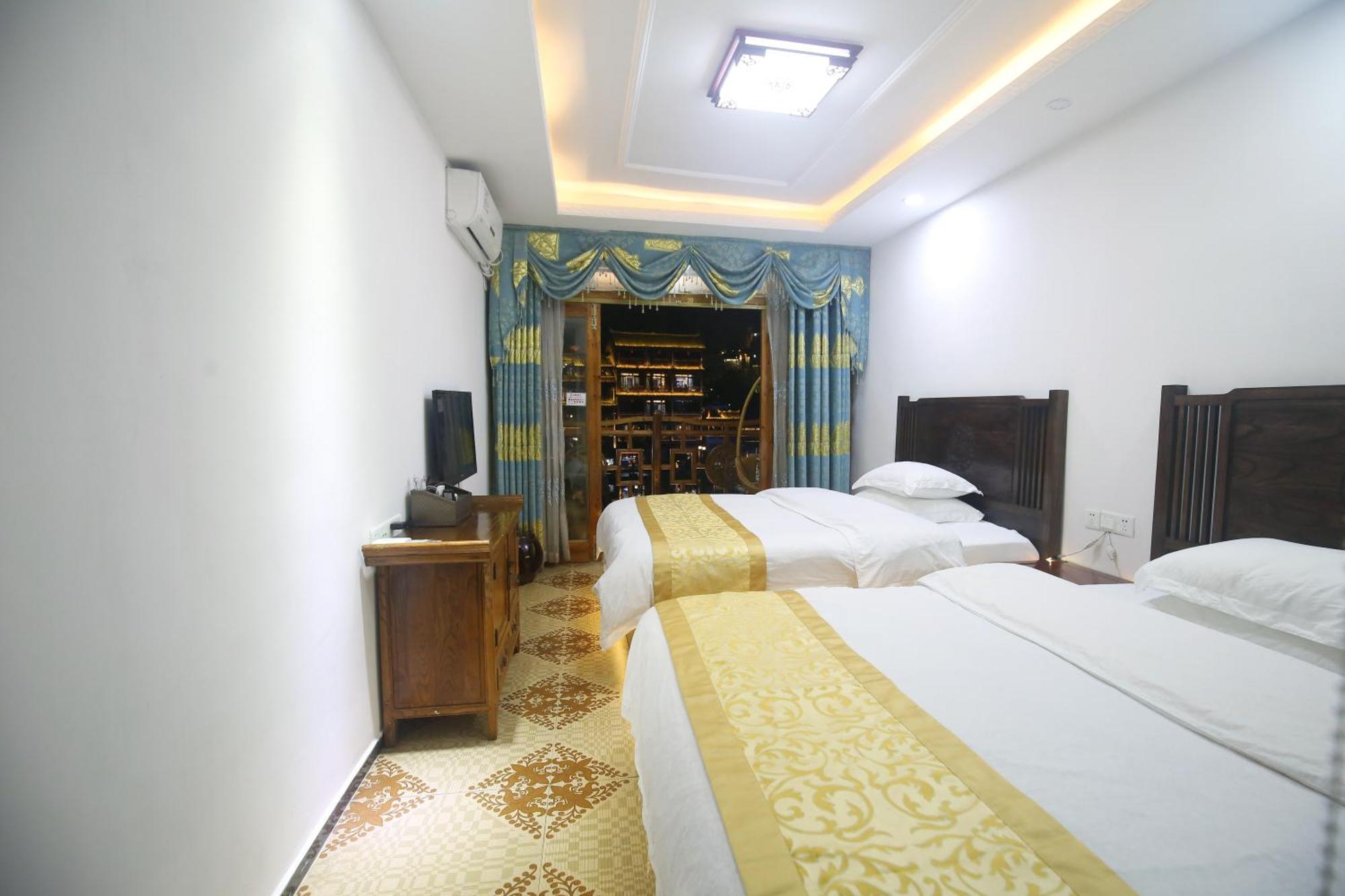 Lqj Riverside Guest House 펑황 외부 사진