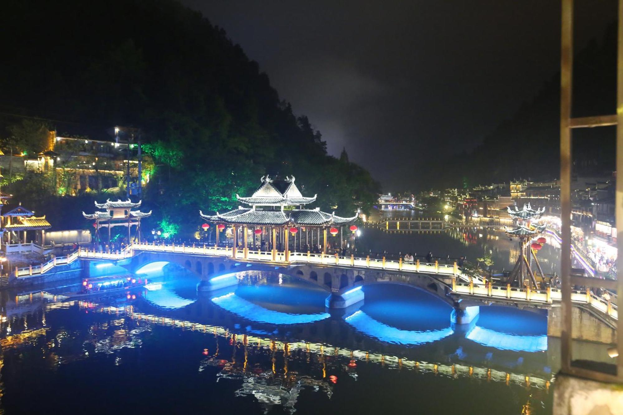 Lqj Riverside Guest House 펑황 외부 사진