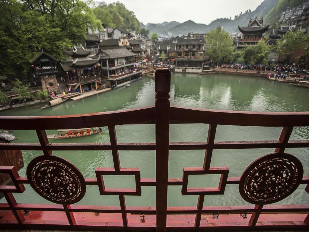 Lqj Riverside Guest House 펑황 외부 사진