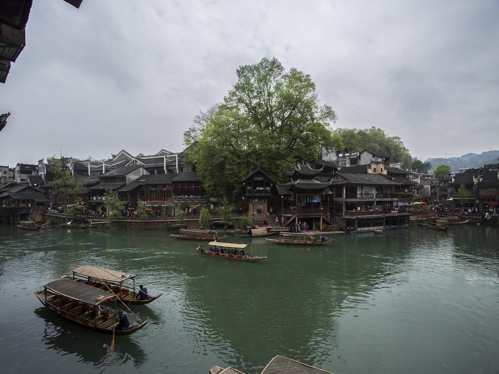 Lqj Riverside Guest House 펑황 외부 사진